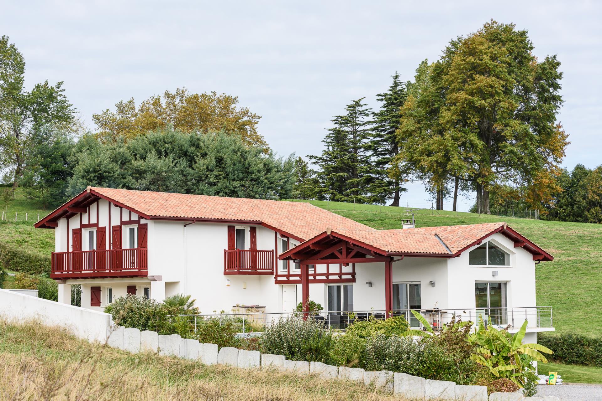 Maison Style Néo Basque Et Grands